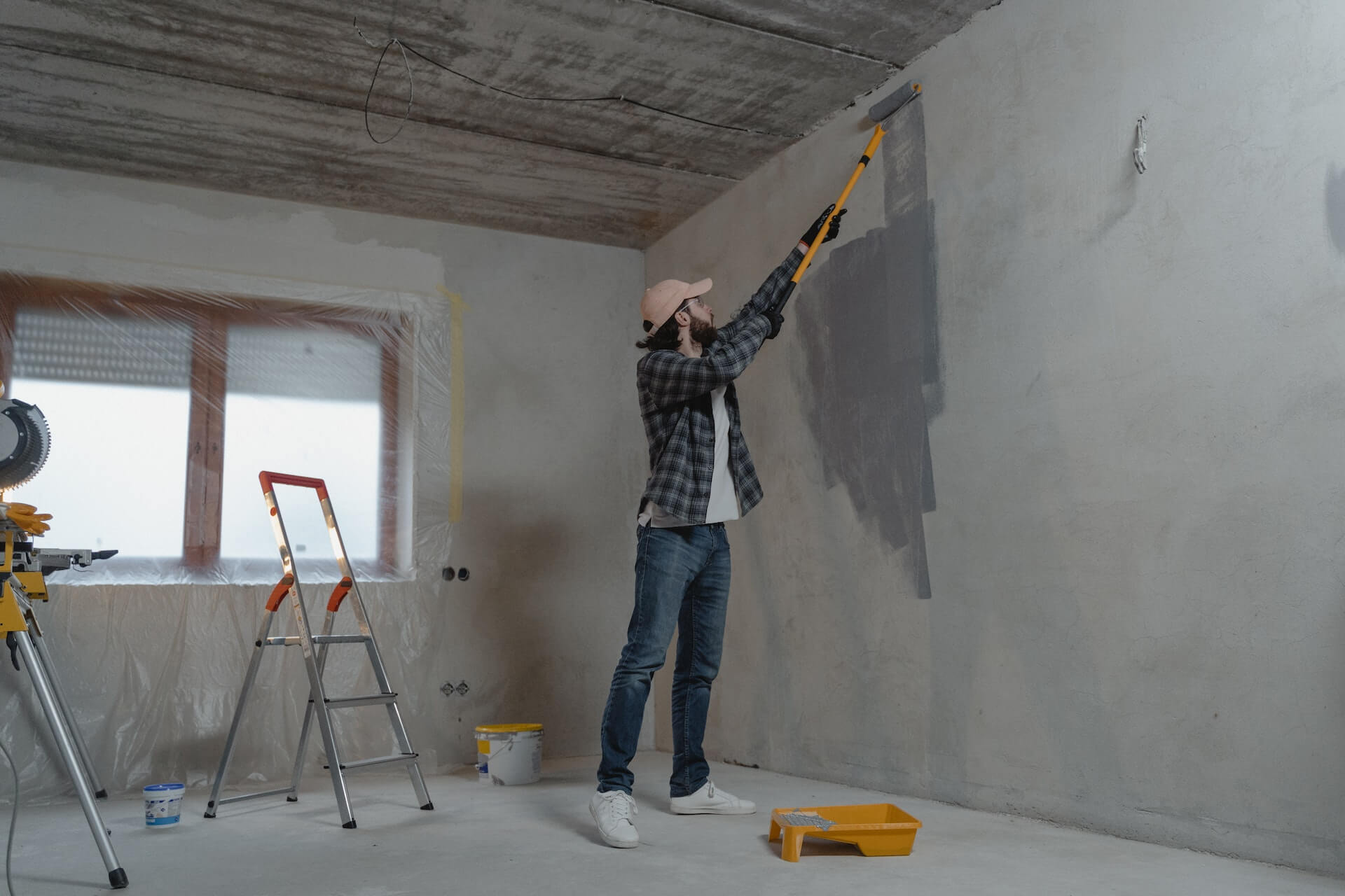 How to Paint a Wall Like a Pro